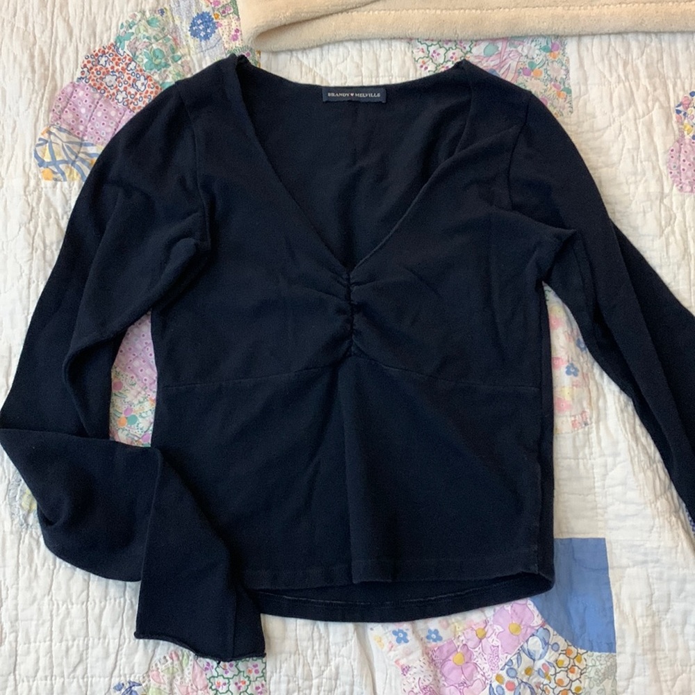 Brandy Melville v neck Gina top
